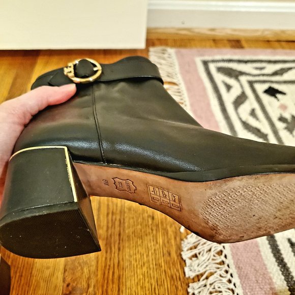 Tory Burch Sophia Black Leather Ankle Booties size 8M gold trim - Picture 5 of 8